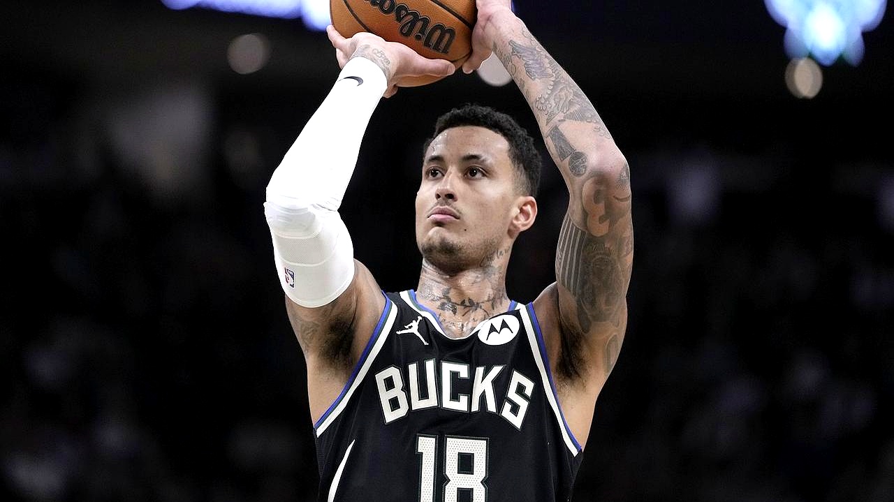 尼克斯逆转雄鹿，凯尔·库兹马制霸全场