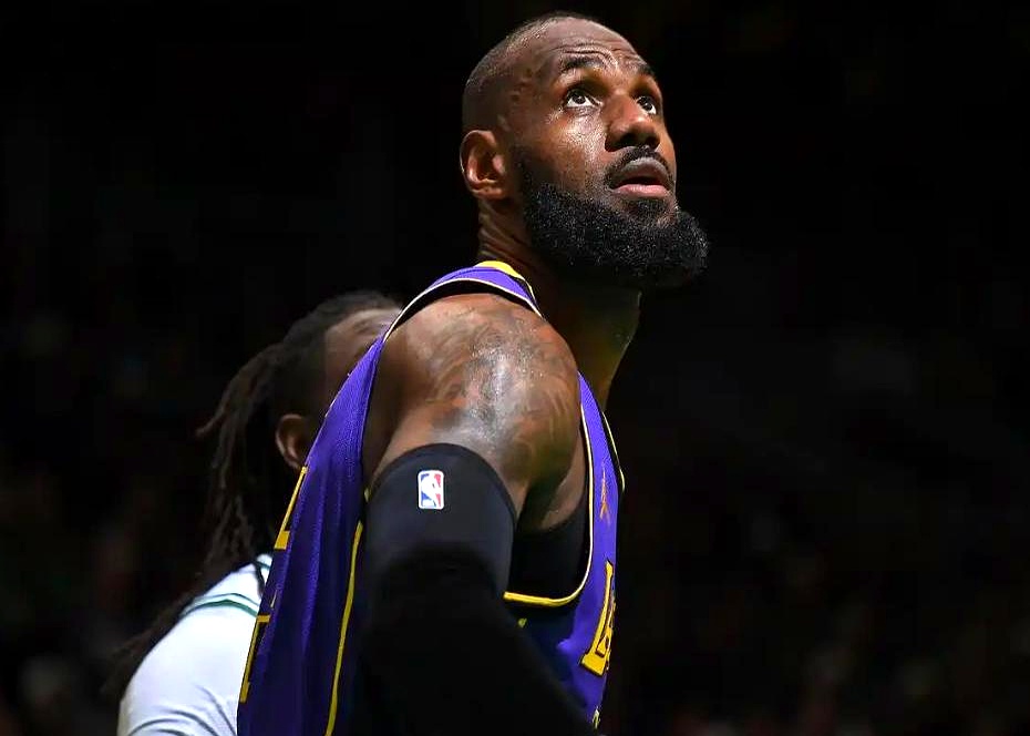 关于凯尔特人绝杀勇士B队，詹姆斯关键制胜的信息