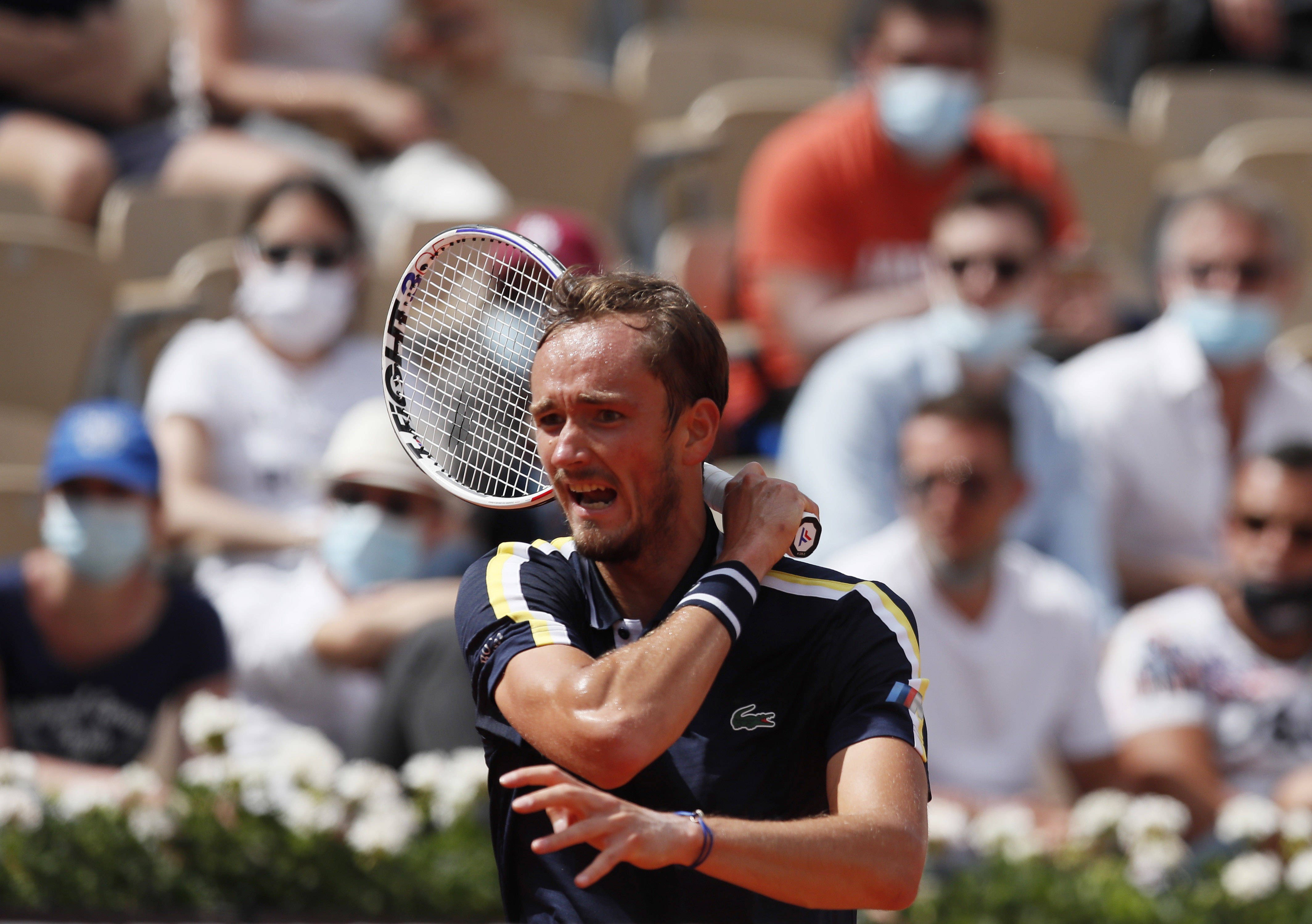 包含ATP总决赛险胜法网，梅德韦杰夫带队取胜的词条