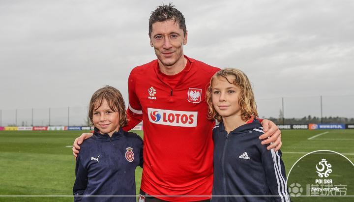 荷兰翻盘波兰，卡塞米罗带队取胜