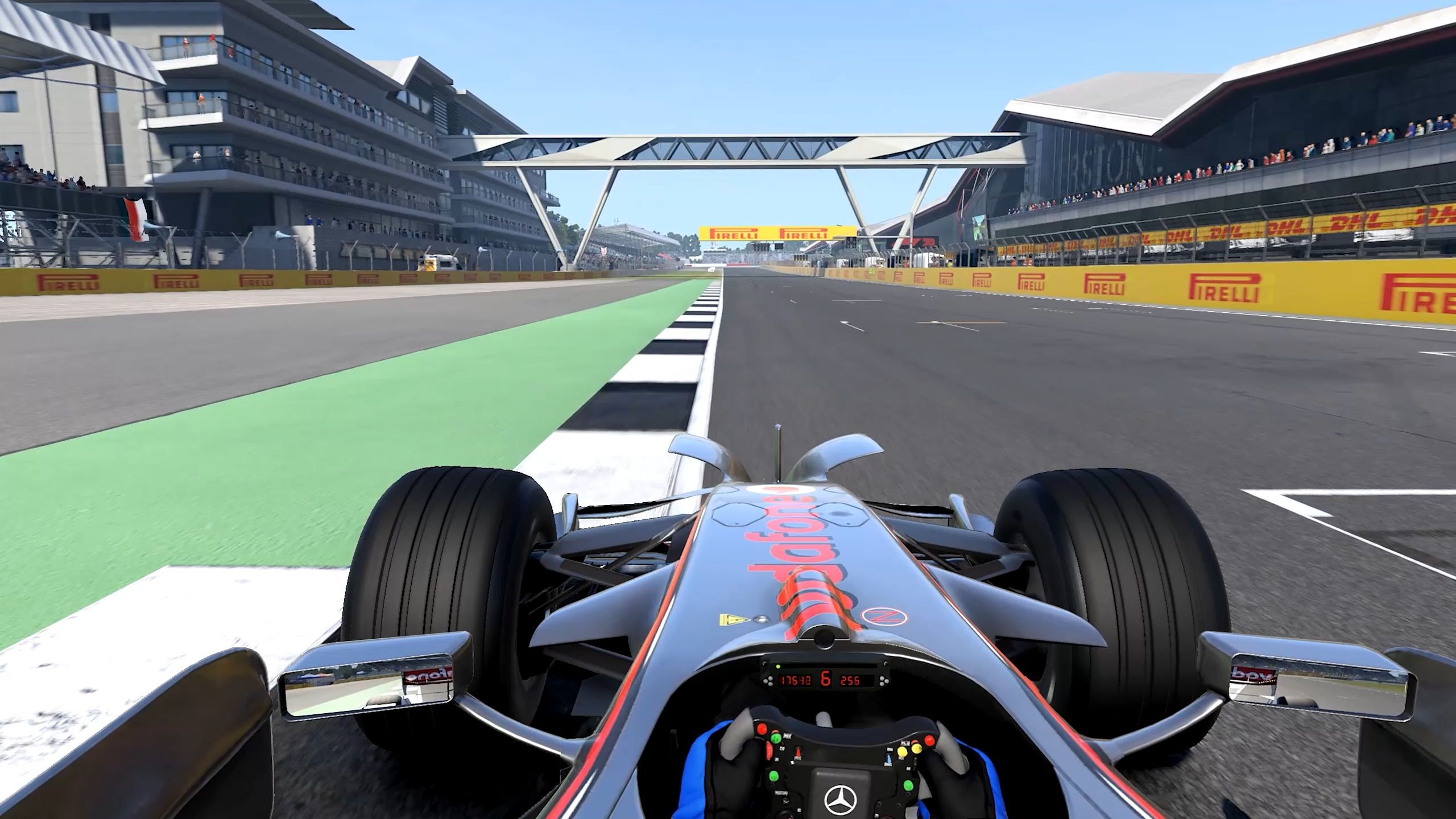 迈凯伦翻盘红牛车队，拉塞尔统治全场