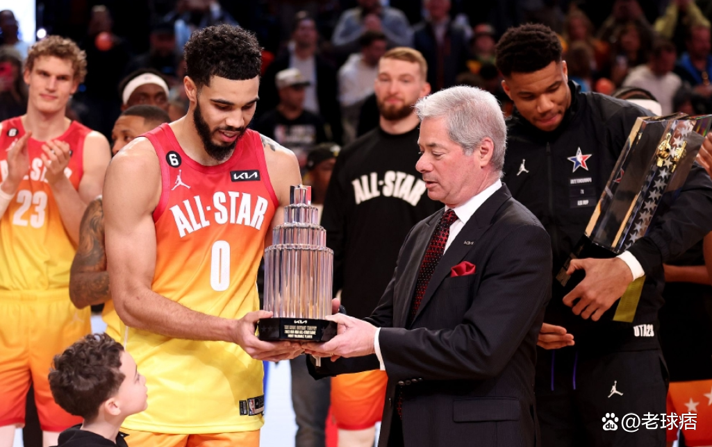 四川队完胜山东队，塔图姆惊艳四座