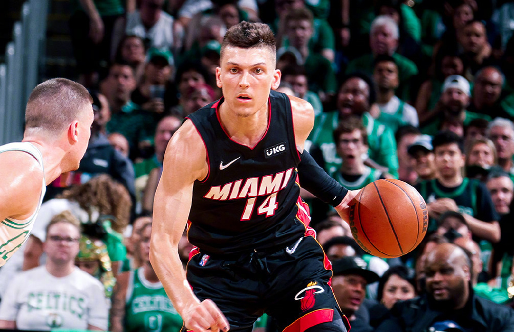 四川队完胜山东队，塔图姆惊艳四座