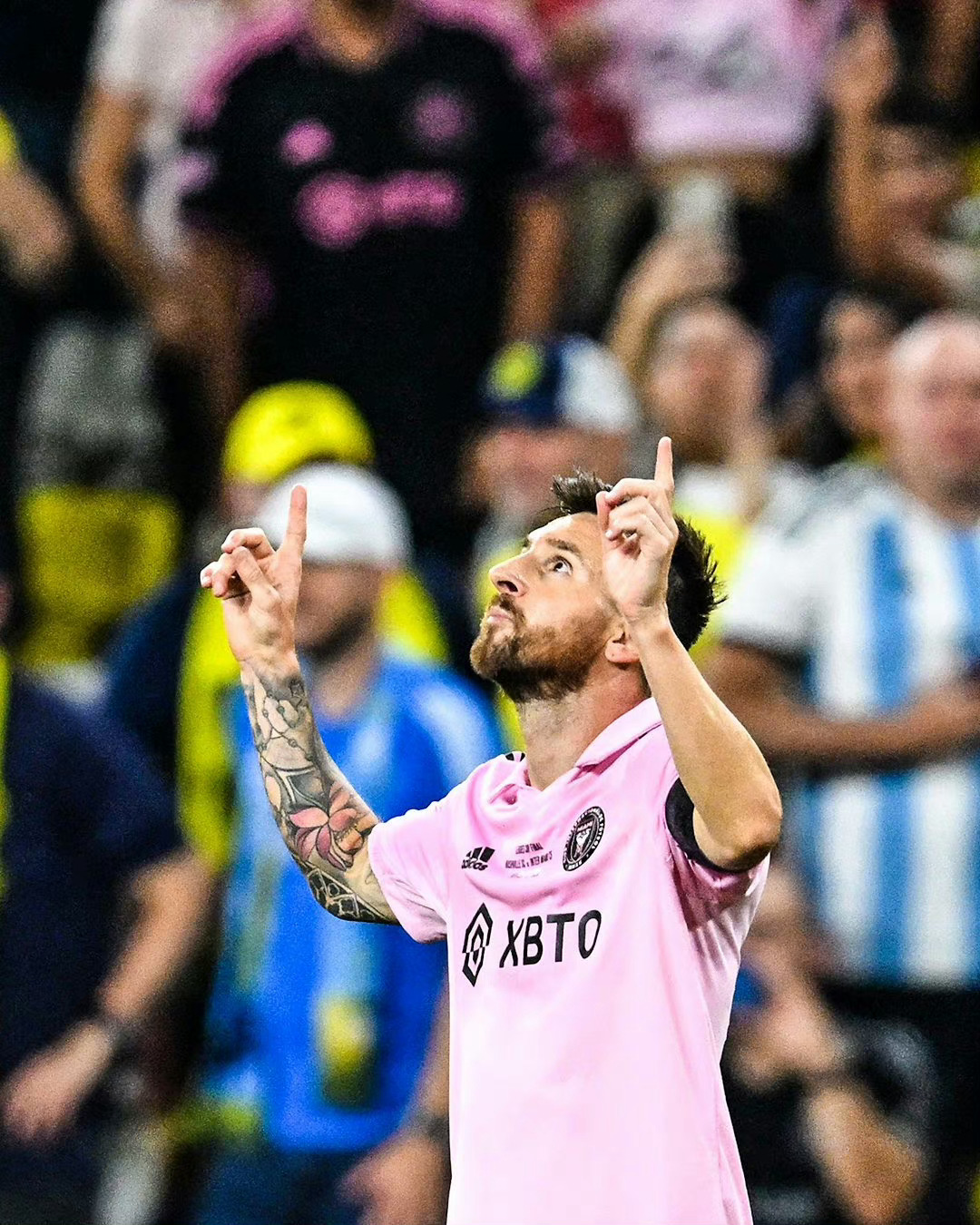 那不勒斯轻取曼联，梅西刷新纪录