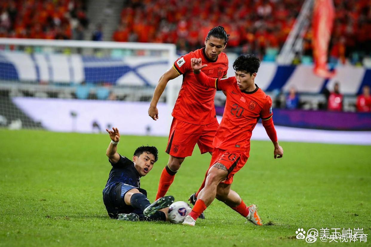 国内足球赛场激烈较量，各路豪强实力逐渐暴露