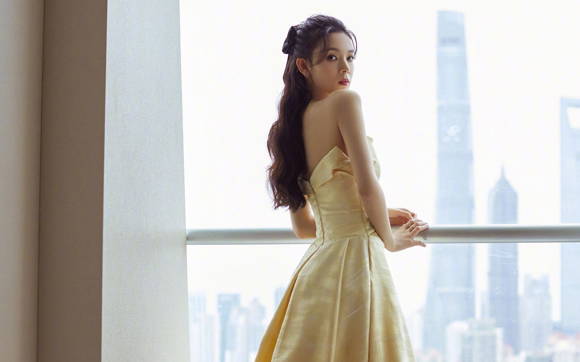 双重焦点，当德甲冠军的呐喊淹没在五棵松的绝杀回响中