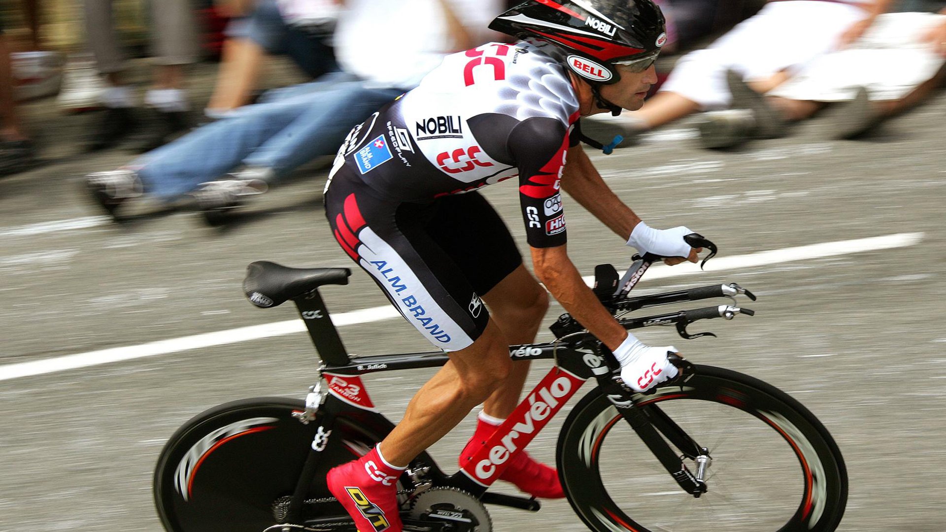 贝林厄姆式爆发！中国男足仿效巨星打法，4-0击溃玻利维亚