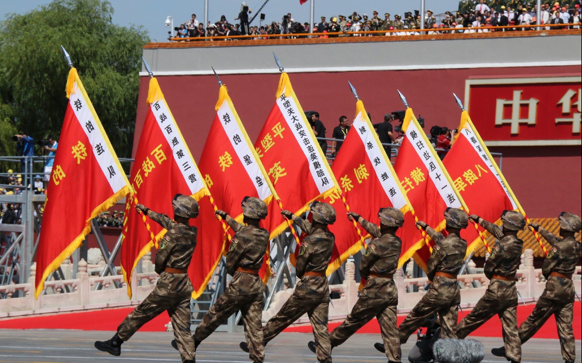 绿白军团遇阻,维尼修斯狂飙突进演绎唯一破局