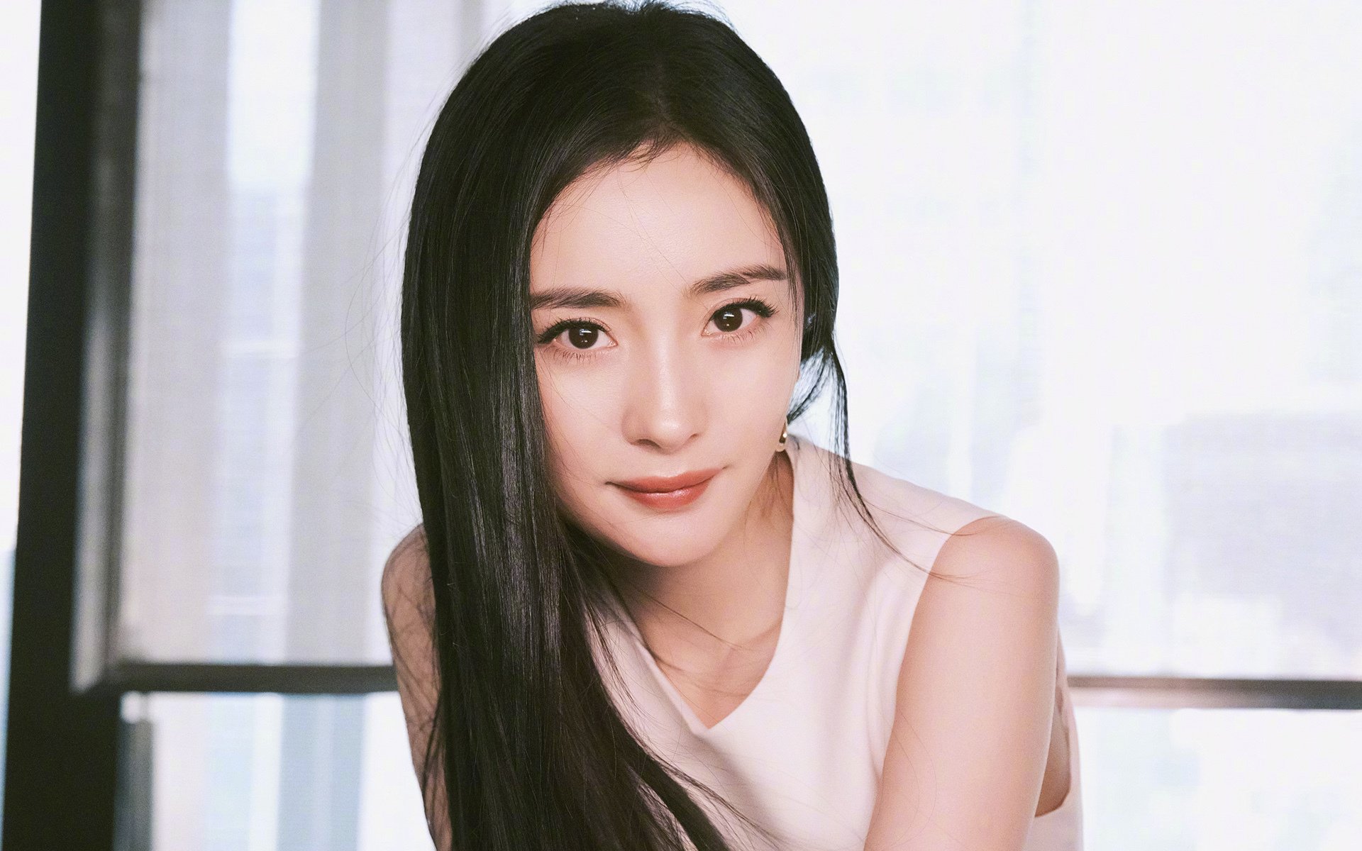 这是一篇为您定制的、充满戏剧张力和文学色彩的深度文章,围绕唯一性展开,将足球比赛升华为历史与哲学的碰撞